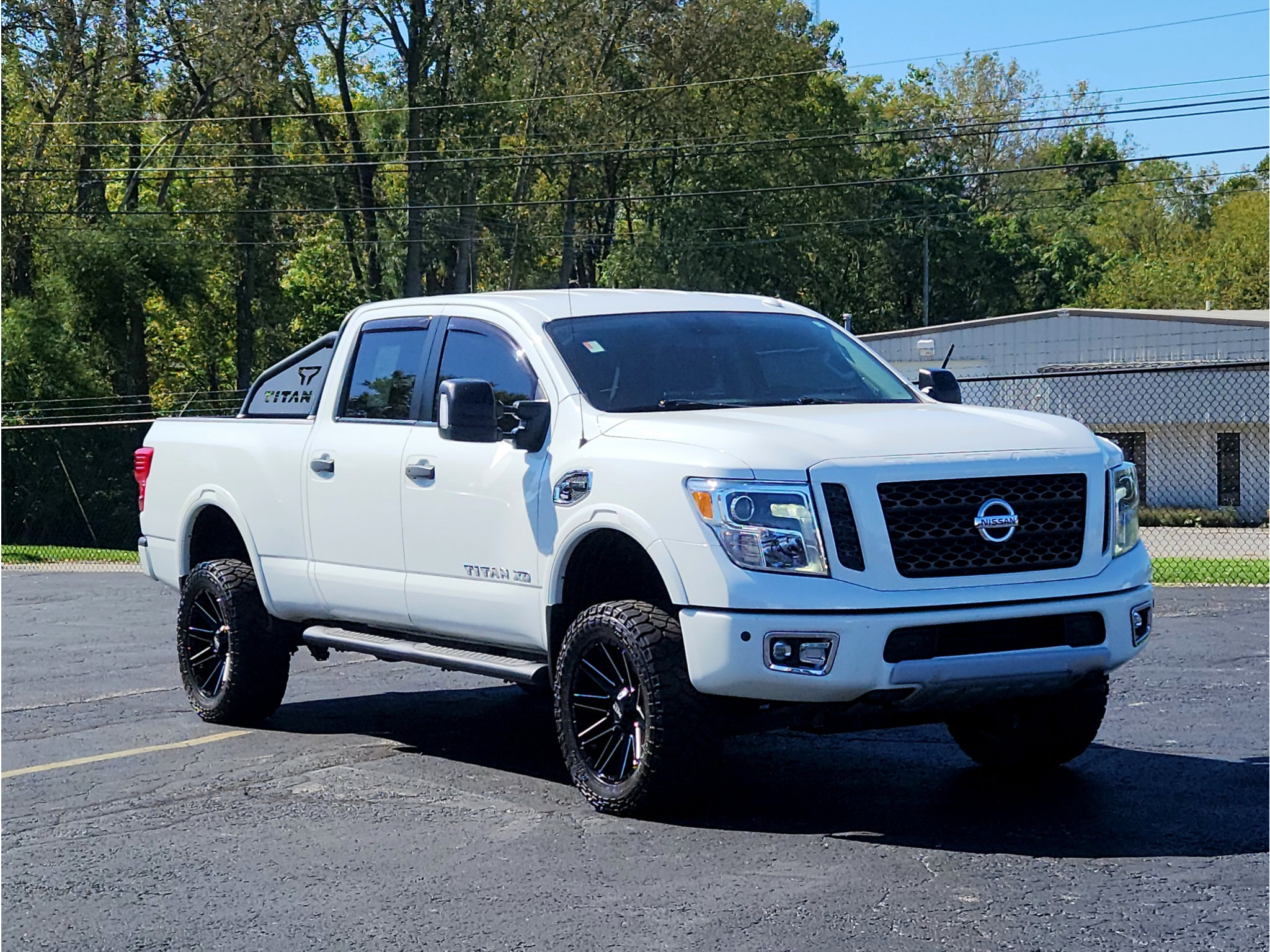 Used 2018 Nissan Titan PRO-4X w/ Pro-4x Convenience Package AWD/4WD image 7
