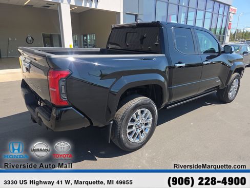 Used 2024 Toyota Tacoma Limited w/ Limited Package (LT) AWD/4WD image 9