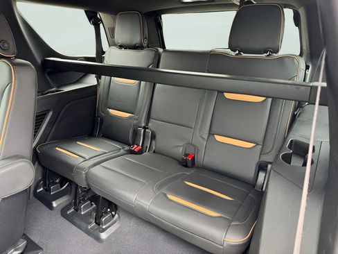 Used 2023 GMC Yukon AT4 w/ AT4 Premium Package AWD/4WD image 19