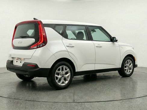 Used 2025 Kia Soul LX w/ LX Technology Package image 9