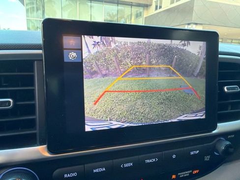 Certified 2024 Hyundai Venue SEL FWD image 9