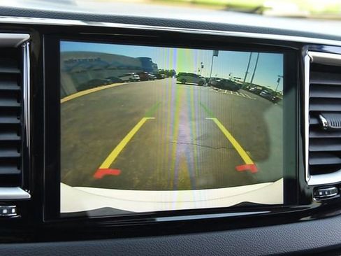 Used 2023 Chrysler Pacifica Touring-L FWD image 14