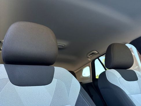 Used 2025 Chevrolet Trax LS FWD image 25