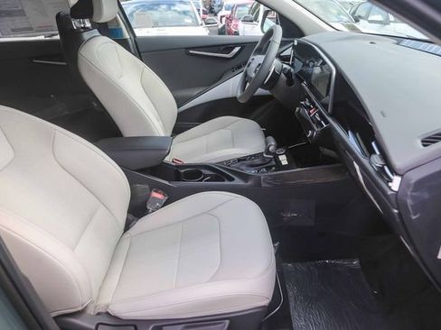 New 2026 Kia Niro EX image 9