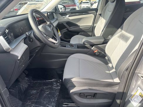 New 2026 Volkswagen Tiguan SE image 13