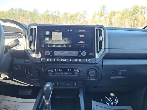 Used 2025 Nissan Frontier SV w/ SV Convenience Package image 21