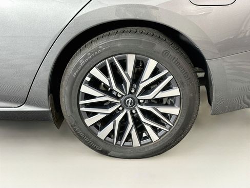 Used 2025 Nissan Altima 2.5 SV FWD image 11