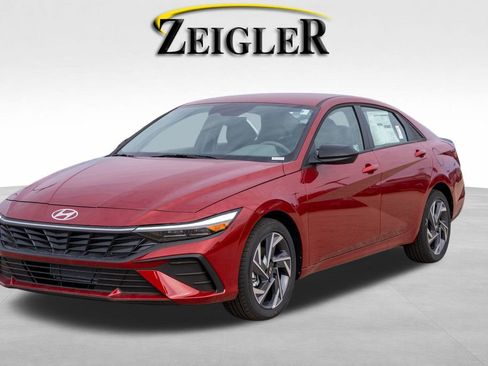 New 2025 Hyundai Elantra Sport image 3