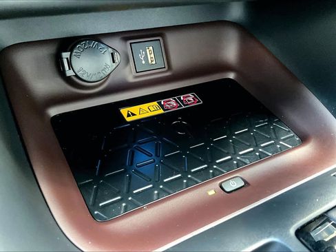 Used 2025 Toyota RAV4 Limited image 33