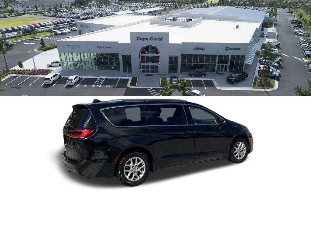 Used 2021 Chrysler Pacifica Touring-L w/ Premium & Safety Sphere Group FWD image 5