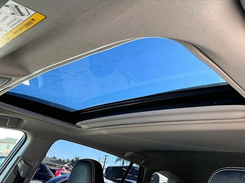 Used 2018 Toyota RAV4 Limited image 12