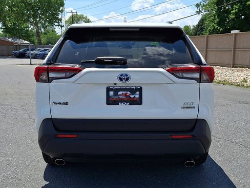 Used 2019 Toyota RAV4 XLE w/ Carpet Mat Package AWD/4WD image 6