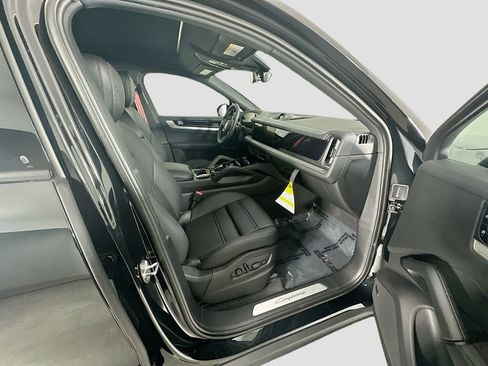 New 2026 Porsche Cayenne Coupe AWD/4WD image 29