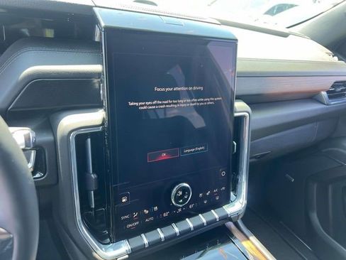 Certified 2025 GMC Yukon XL Denali AWD/4WD image 30