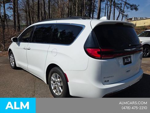 Used 2022 Chrysler Pacifica Touring-L FWD image 13