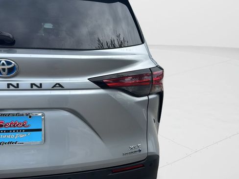 Used 2022 Toyota Sienna XLE FWD image 28