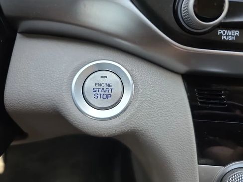 Used 2020 Hyundai Elantra Value Edition image 32