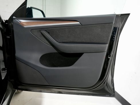 Used 2023 Tesla Model Y Long Range image 25