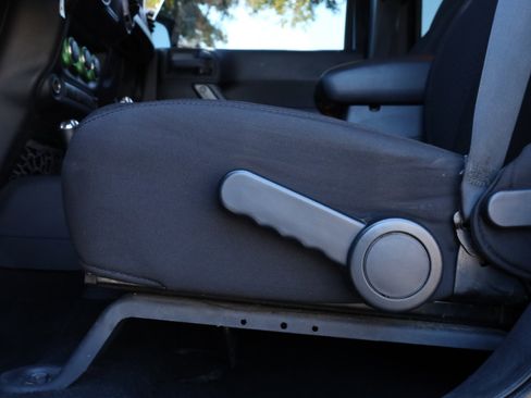 Used 2015 Jeep Wrangler Unlimited Sport w/ Connectivity Group image 43