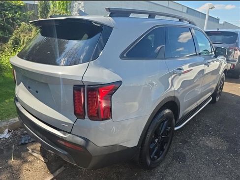 Used 2023 Kia Sorento S w/ Panoramic Sunroof Package AWD/4WD image 5