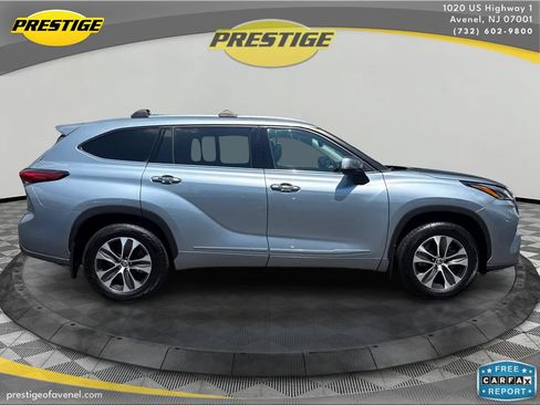 Used 2021 Toyota Highlander XLE AWD/4WD image 4