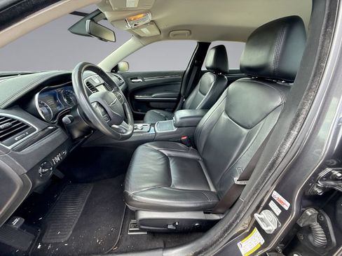 Used 2019 Chrysler 300 Touring L w/ Quick Order Package 22F RWD image 30