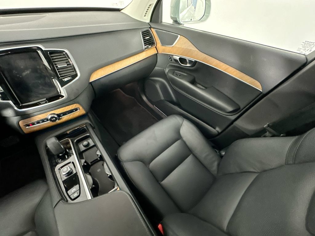 Used 2024 Volvo XC90 B5 Plus AWD/4WD image 11