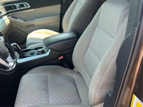 Used 2015 Ford Explorer XLT w/ Equipment Group 201A AWD/4WD image 10