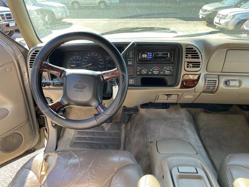 Used 1999 Chevrolet Suburban 2500 w/ Preferred Equipment Group 3 image 27