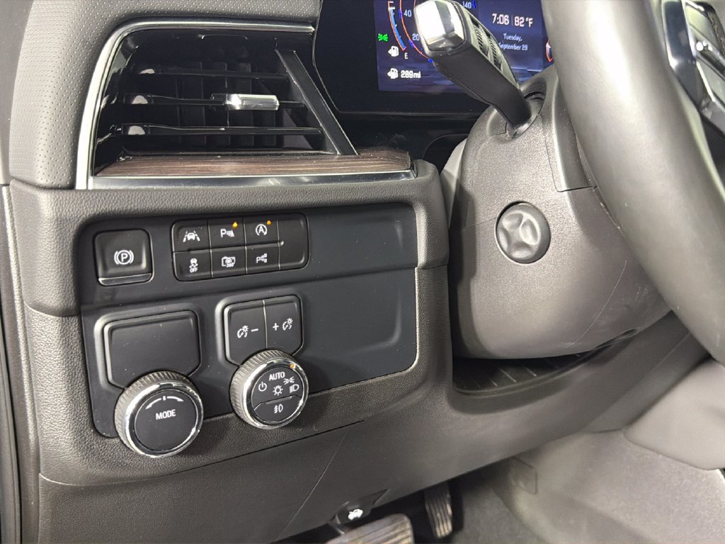 Used 2025 Chevrolet Suburban Premier RWD image 19