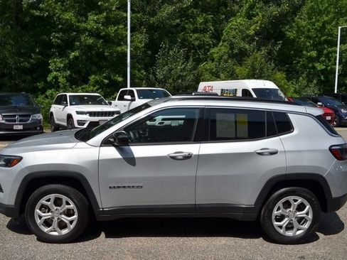 Used 2024 Jeep Compass Latitude AWD/4WD image 5