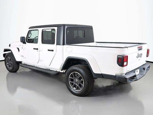 Used 2023 Jeep Gladiator Overland AWD/4WD image 8