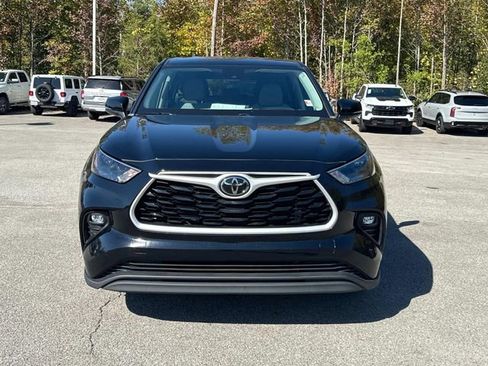 Used 2024 Toyota Highlander LE image 9