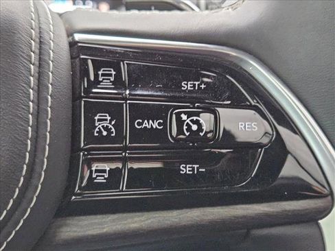 Used 2022 Jeep Grand Cherokee L Overland w/ Luxury Tech Group IV AWD/4WD image 16