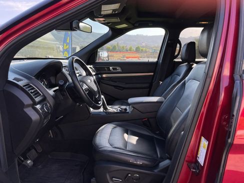 Used 2018 Ford Explorer XLT AWD/4WD image 16