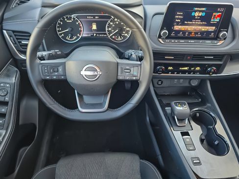 Used 2025 Nissan Rogue SV FWD image 10