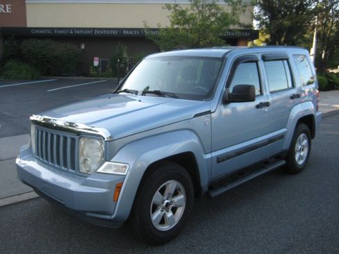 Used 2012 Jeep Liberty Sport image 1