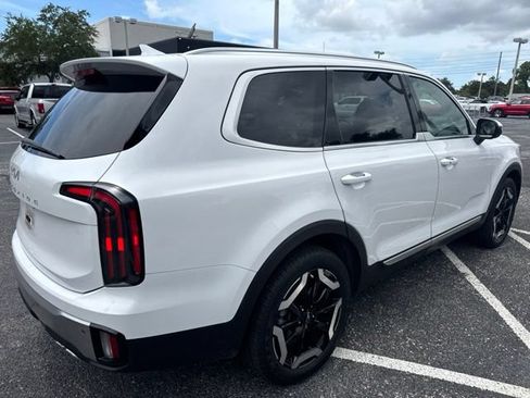 Used 2023 Kia Telluride EX w/ EX Captain's Chair Package FWD image 4