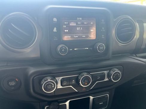 Used 2018 Jeep Wrangler Sport AWD/4WD image 11