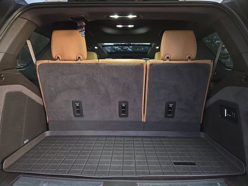 Used 2023 Cadillac Escalade Premium Luxury image 28