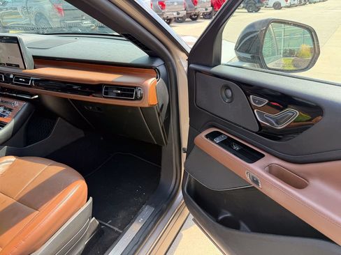 Used 2020 Lincoln Aviator Reserve w/ Equipment Group 201A AWD/4WD image 18