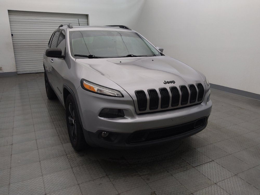Used 2018 Jeep Cherokee Latitude w/ Altitude Package FWD image 14