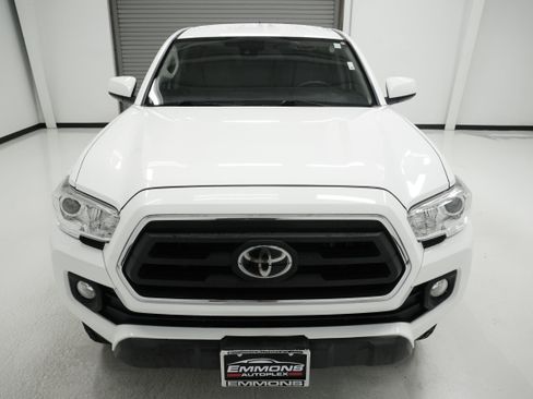 Used 2021 Toyota Tacoma SR5 w/ SR5 Appearance Package (SM) RWD image 2