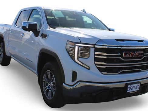 Used 2024 GMC Sierra 1500 SLT image 3