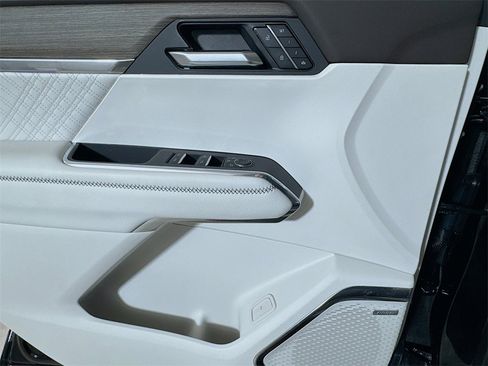 Certified 2025 GMC Acadia Denali w/ Super Cruise Package image 16