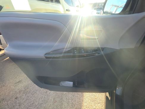 Used 2020 Toyota Sienna XLE w/ XLE Navigation Package image 11