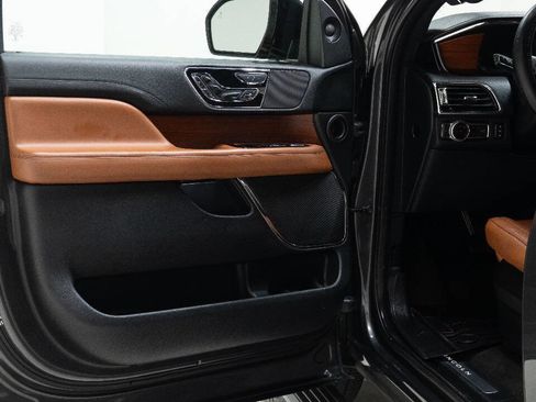 Used 2018 Lincoln Navigator Reserve w/ Technology Package image 21