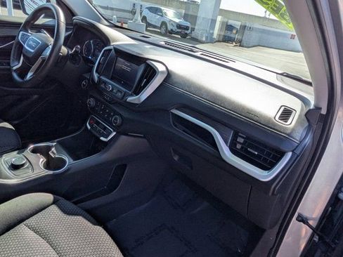 Used 2024 GMC Terrain SLE image 6