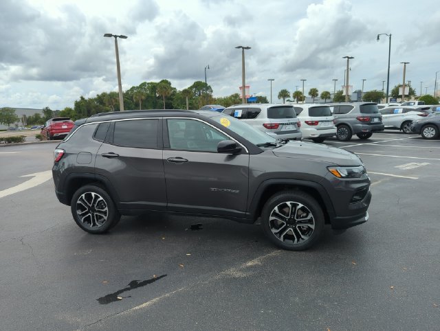 Used 2024 Jeep Compass Limited AWD/4WD image 2