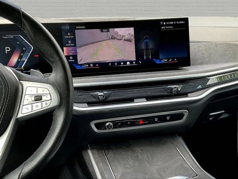 Used 2024 BMW X7 xDrive40i w/ Premium Package AWD/4WD image 9